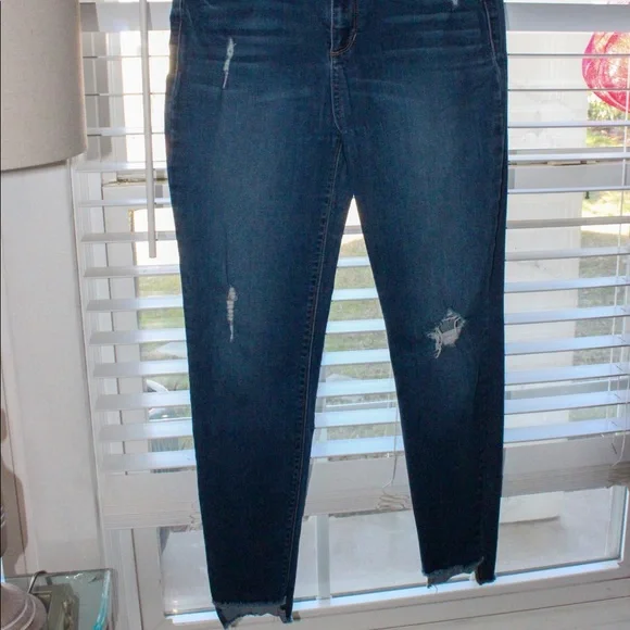Sneak Peak High Rise Skinny Jeans. Size 31. Very small distressing. Frayed ends. - Picture 3 of 7